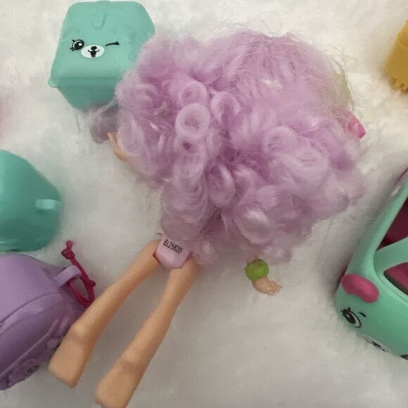 Shopkins Shoppies Pommie Shop Doll 5" with Various Figures and Furniture Lot - Picture 8 of 10